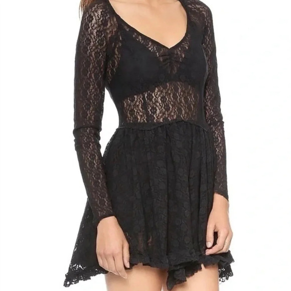 Intimately Free People Dresses & Skirts - INTIMATELY FREE PEOPLE Blk Whimsigoth Floral Lace Asymmetric Hem Skater SM Dress